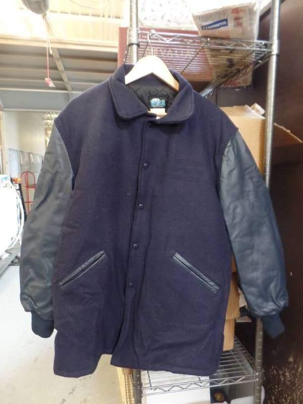lot 413 image: WARM UP JACKET - NEW
