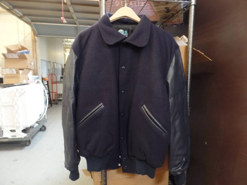 lot 418 image: TEAM JACKET - NEW