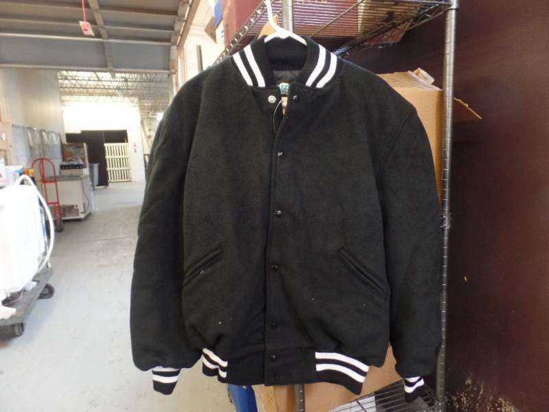 lot 426 image: TEAM JACKET - NEW