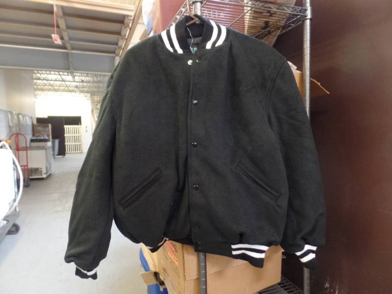 lot 427 image: TEAM JACKET - NEW
