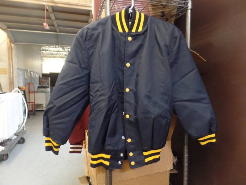 lot 432 image: TEAM JACKET  - NEW