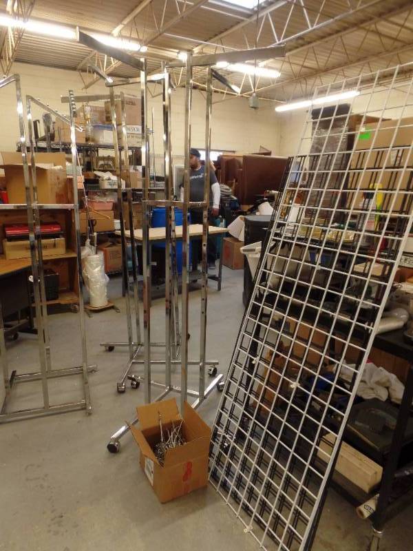 lot 439 image: RETAIL DISPLAY FIXTURES
