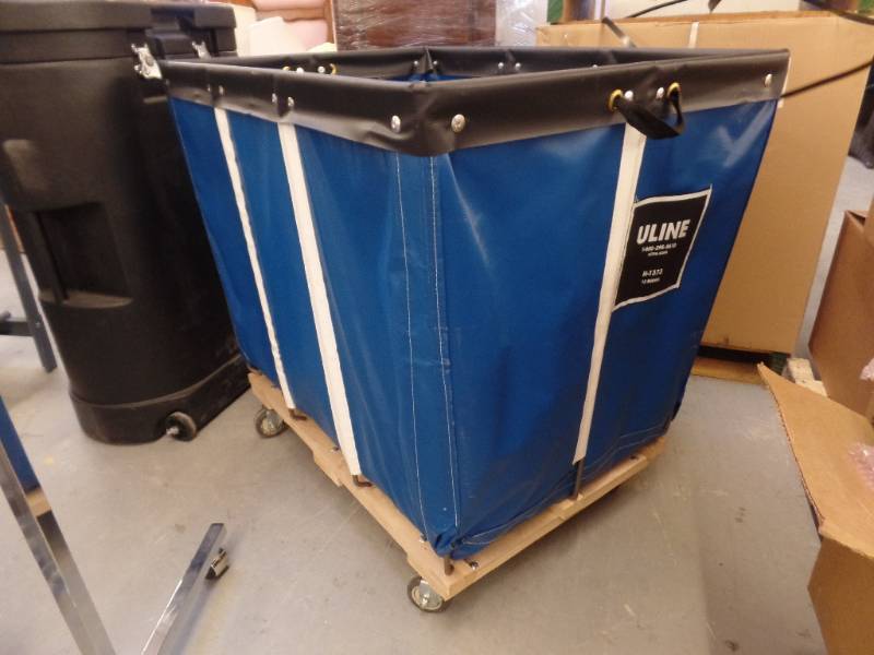 lot 441 image: VINYL BASKET TRUCK