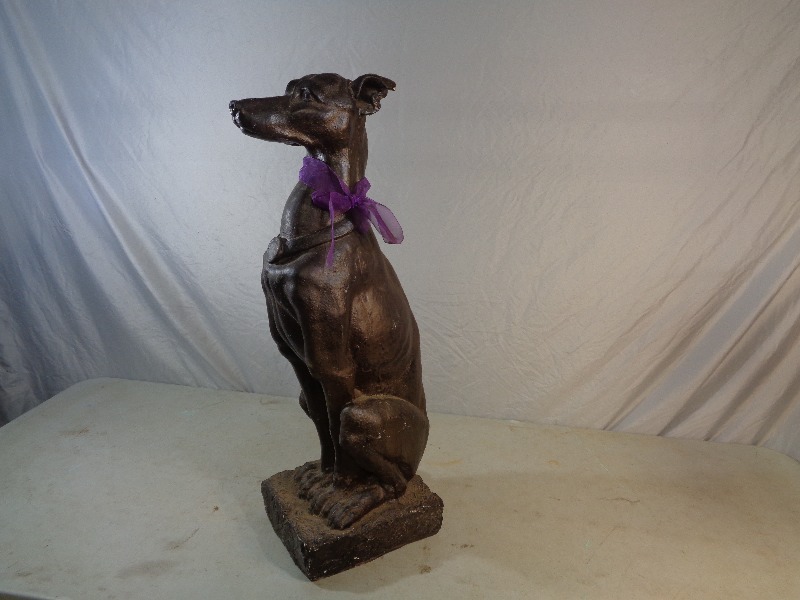 lot 7 image: Dog Statue
