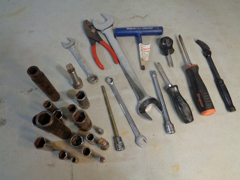 lot 25 image: Assorted Snap On Tools