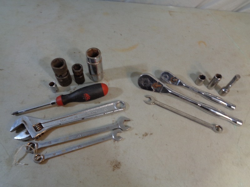 lot 26 image: Mac and Matco Tools
