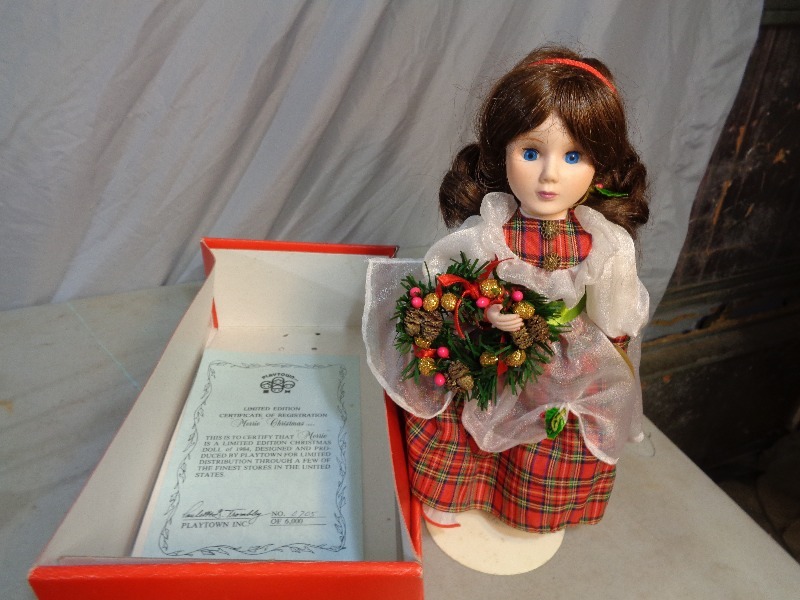 lot 37 image: Collectibles
