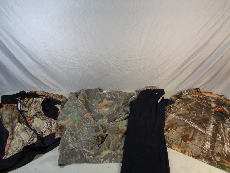 lot 50 image: Camo Clothing