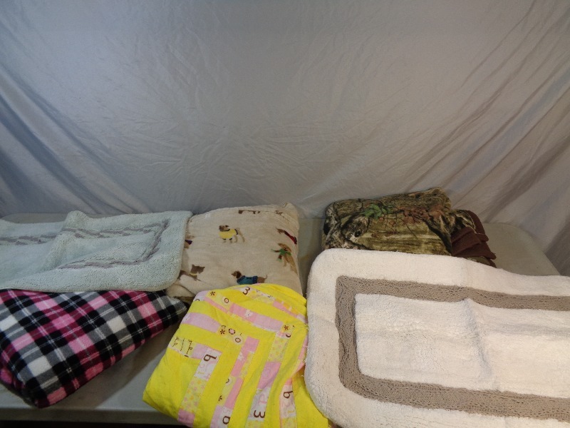 lot 54 image: Blankets and Rugs