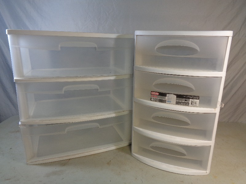 lot 65 image: 2 Plastic Drawer Organizers