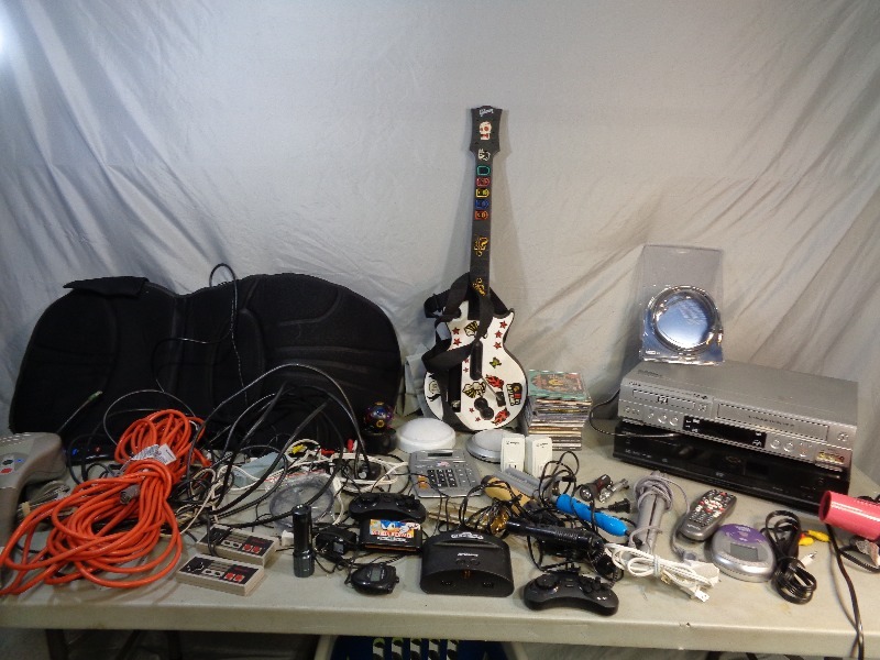 lot 83 image: Assorted Electronics