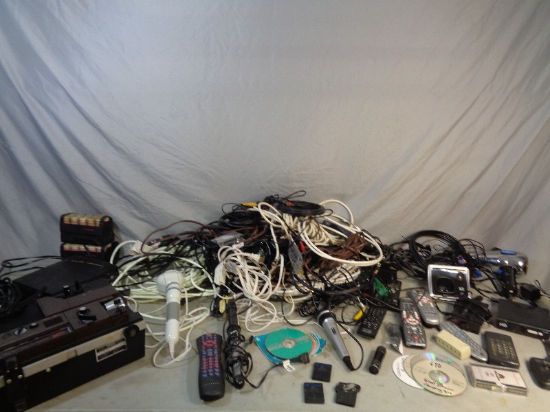 lot 85 image: Assorted Electronics
