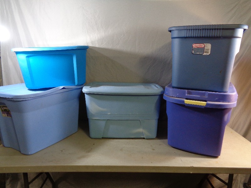 lot 93 image: 5 Assorted Totes with Lids
