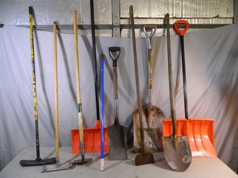 lot 107 image: Long Handle Tools