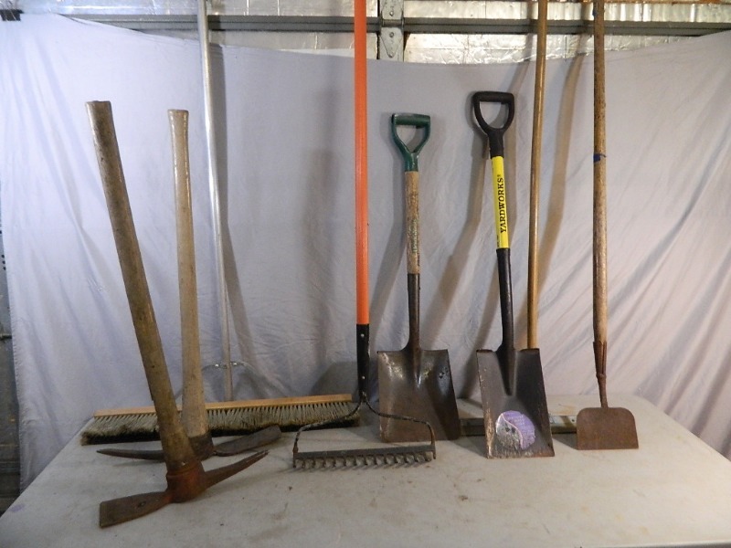 lot 112 image: Long Handle Tools