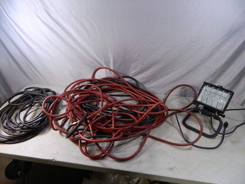 lot 55 image: Assorted Air Hose and Worklight