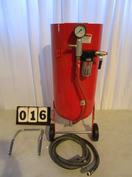 lot 16 image: Roll-about Pressure Sandblaster