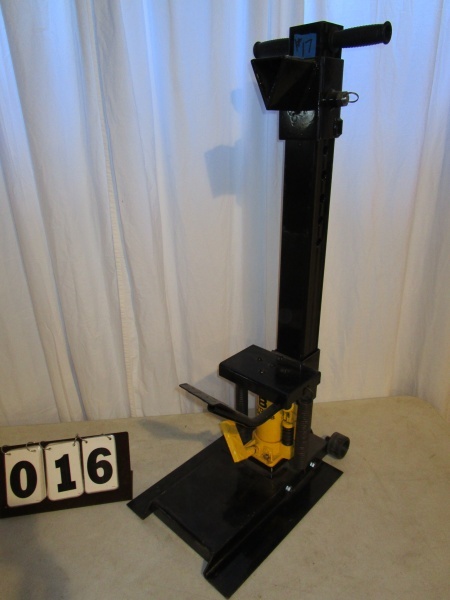 lot 17 image: Hydraulic Log Splitter - 8 Ton