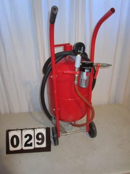 lot 29 image: Abrasive Blaser - 10 Gallon