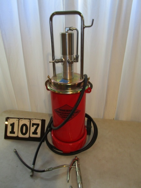 lot 107 image: Penumatic Grease Pump