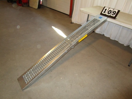 lot 109 image: Center Fold Steel Loading Ramp