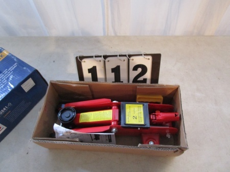 lot 112 image: 2 ton Hydraulic Floor Jack