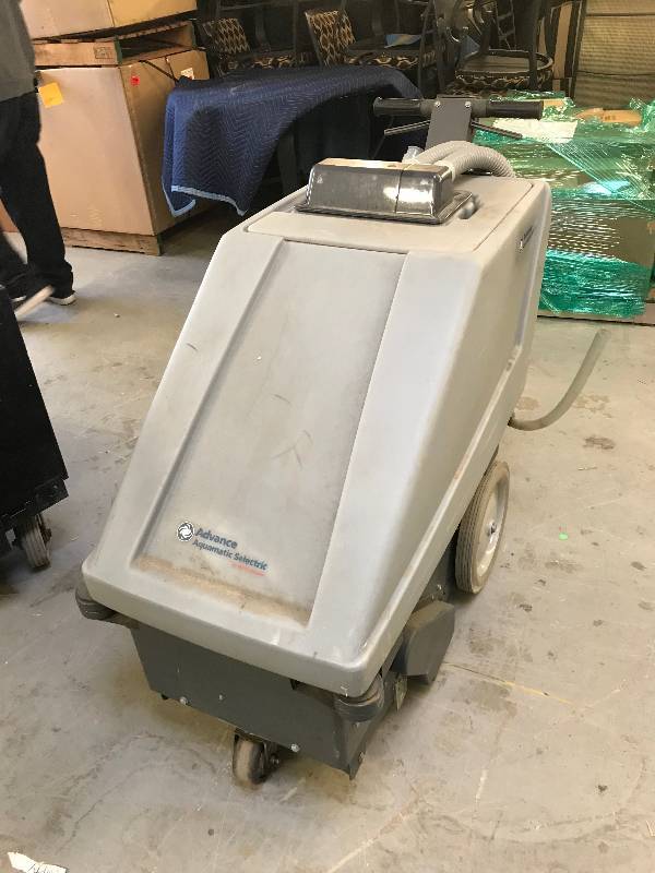 NILFISK EXTRACTOR  VACUUM