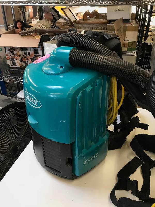 TENNANT BACKPACK VACUUM