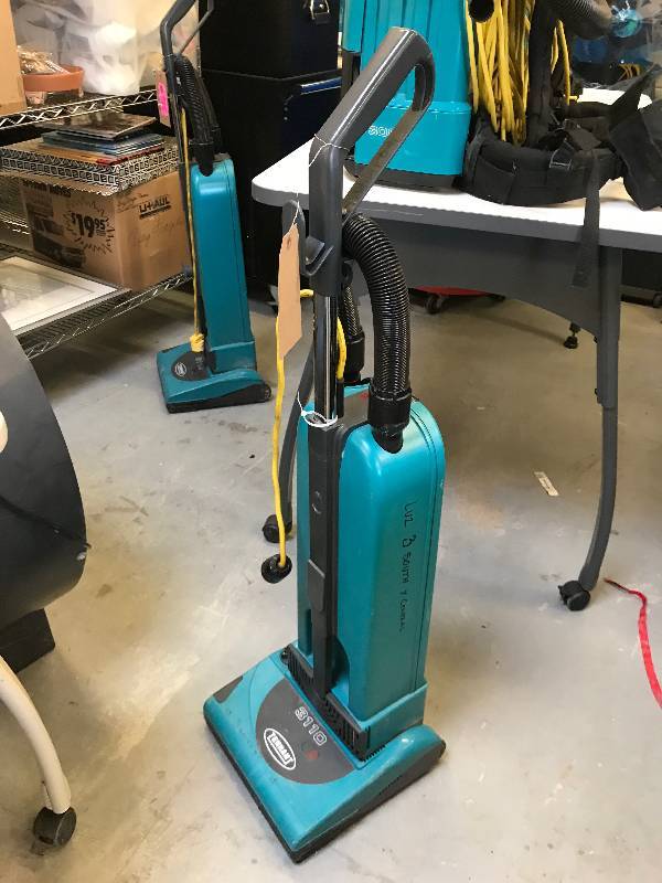 TENNANT COMMCERCIAL VACUUM