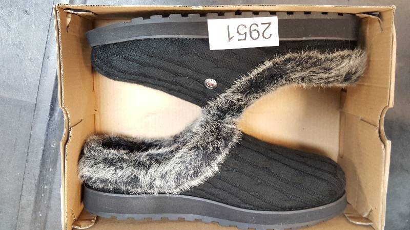 lot 2951 image: Bobs from Skechers Womens Keepsakes Postage Sweater Clog Shoe  Shoes Black - Size 8 Wide