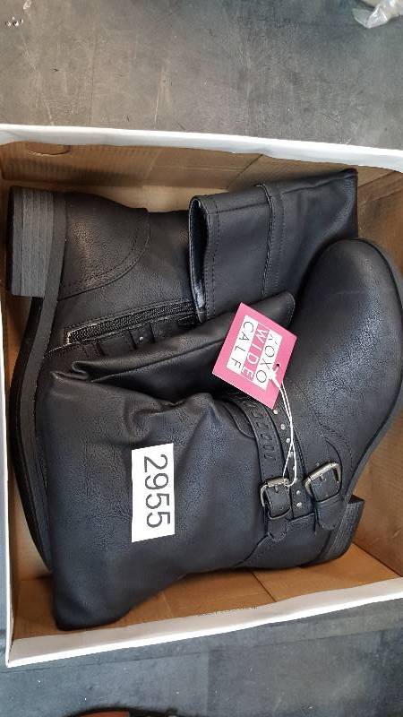 lot 2955 image: XOXO Womens Marlena Wide-Calf Boot  Boots Black  Size 9 Wide