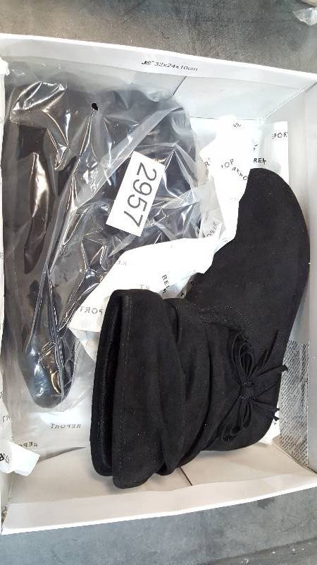 lot 2957 image: Report Kids Bela Boot  Boots Black - Size 4 