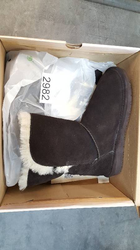 lot 2982 image: Bearpaw Womens Abigail Boot  Boots Chocolate - Size 6