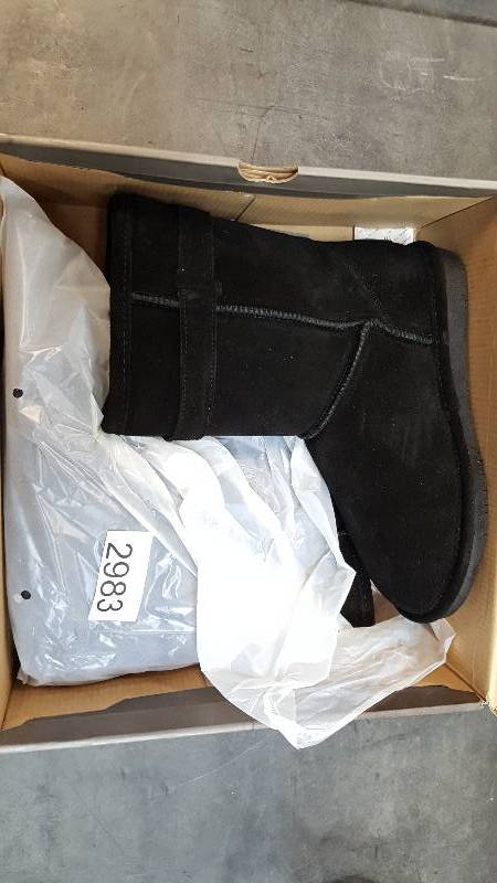 lot 2983 image: Bearpaw Womens Val Mid-Calf Boot  Boots Black - Size 6