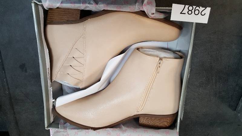 lot 2987 image: Journee Collection Womens Estell Ankle Boot  Boots Pink - Size 12