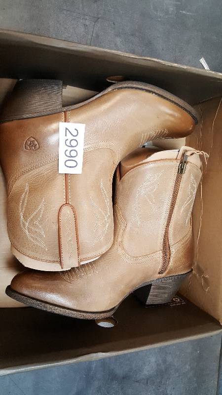 lot 2990 image: Ariat Womens Darlin Short Boot  Boots Burnt Sugar - Size 9.5