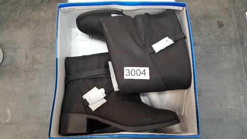 lot 3004 image: Easy Street Womens Carlita Boot  Boots Black - Size 10 Wide