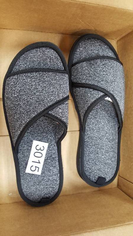 lot 3015 image: Dearfoams Womens Knit Slide Slipper  Slippers with Memory Foam Black - Size XL (11-12)