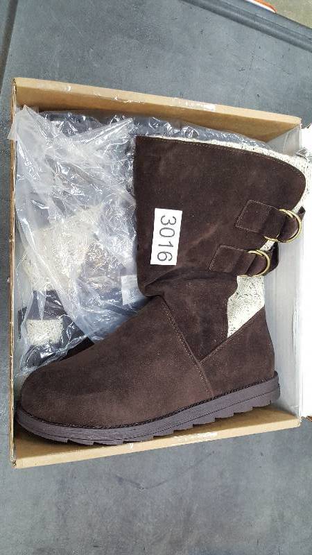 lot 3016 image: Muk Luks Womens Luna Boot  Boots Dark Brown - Size 10