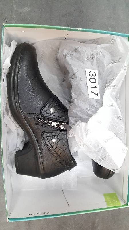 lot 3017 image: Easy Street Womens Darcy Side Zip Shootie Shoe  Shoes Black - Size 7.5 Wide