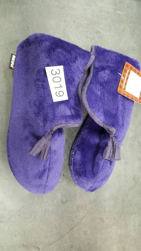 lot 3019 image: Muk Luks Womens Fleece Bootie  Boot  Boots  Slipper Ink - Size XL (11-12)