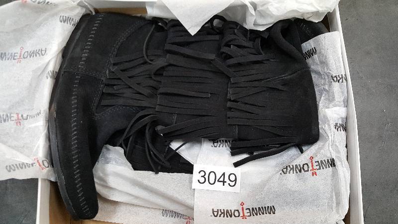 lot 3049 image: Minnetonka Womens 3-Tiered Fringed Boot  Boots Color - Black Size - 10