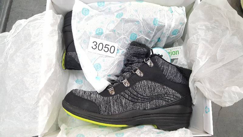 lot 3050 image: BZees Womens Horizon Boot  Boots  - Wide&nbspColor - Black Size - 8.5
