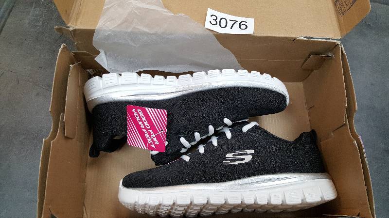 lot 3076 image: Skechers Womens Graceful Get Connected Sneaker Shoe  Shoes Color - Black White Size - 7.5