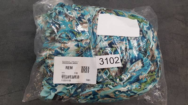 lot 3102 image: Wearabouts Plus Twist Waist Dress&nbspColor - Multi Size - 3X