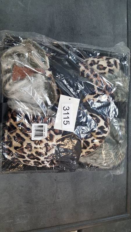 lot 3115 image: alcove Fur-Look Trim Robe and Slipper Set - SM&nbspColor - Leopard 