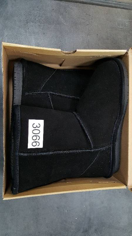 lot 3066 image: Bearpaw Womens Emma 8 Boot  Boots Color - Black Size - 10