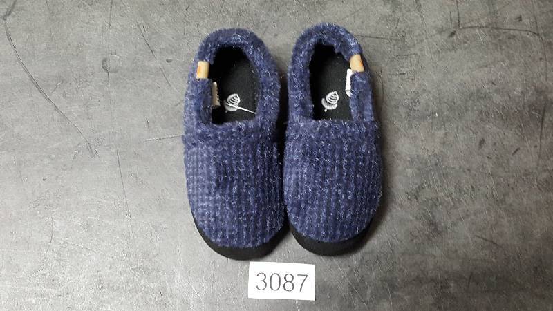lot 3087 image: Acorn Kids Acorn Moc Slipper  Slippers Blue Check - Size 12-13