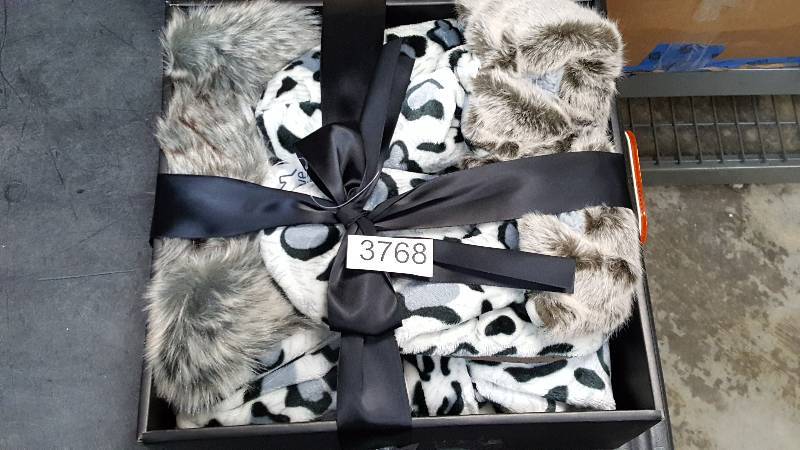 lot 3768 image: alcove Fur-Look Trim Robe and Slipper Set - Size SM