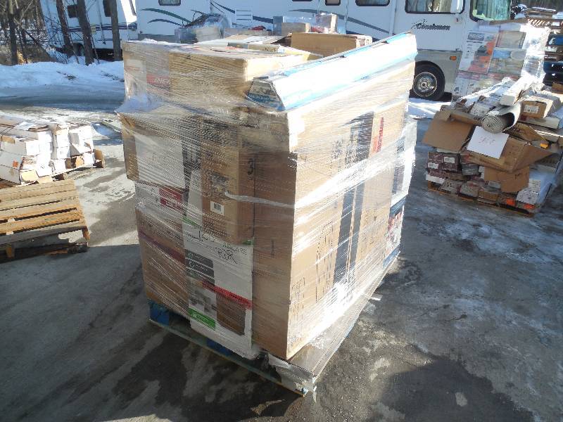 PALLET LOT OF SMALL MERCHANDISE